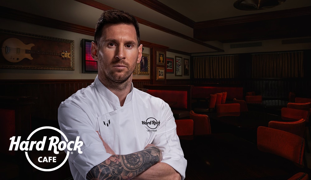 Hard Rock Cafe® lanceert nieuwe chicken sandwich met voetballegende Lionel Messi